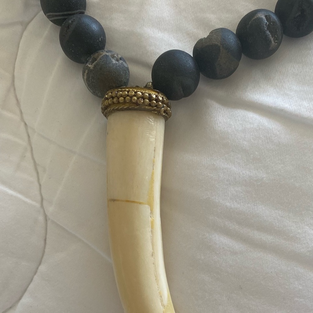 Maria Lightfoot Collection horn necklace - Picture 4 of 9